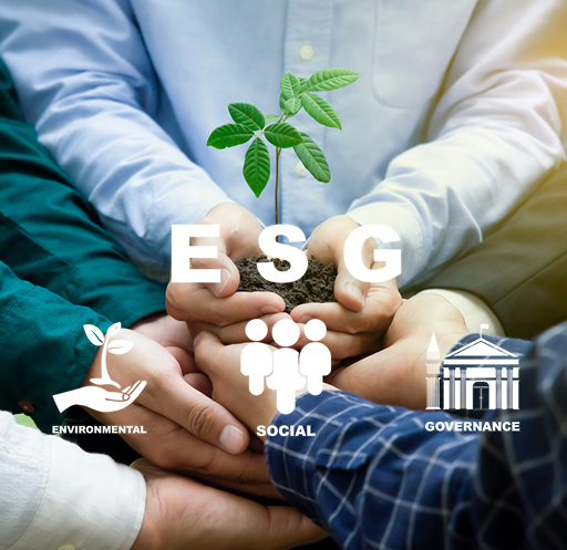 mani congiunte con testo in primo piano con le lettere ESG